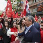 ANKARA (PERRE) - (Berfin GÜRBÜZ) - Cumhuriyet Halk Partisi Genel Başkanı Özgür Özel, 19 Mayıs Atatürk'ü Anma, Gençlik ve Spor Bayramı kapsamında CHP Gençlik Kolları tarafından Ankara'da düzenlenen 19 Mayıs Gençlik Kortej...