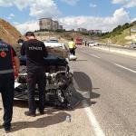 ADIYAMAN (PERRE) - Şeriban ÖZÇAKMAK - Adıyaman'ın Besni ilçesinde iki otomobilin çarpışması sonucu meydana gelen trafik kazasında 3 kişi yaralandı.