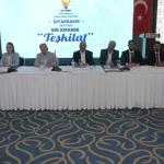 DİYARBAKIR (PHA) - AK Parti Diyarbakır İl Başkanlığının ev sahipliğinde Diyarbakır’da bulunan Sivil toplum Kuruluşlarının katılımı ile düzenlenen toplantıya, AK Parti Genel Merkez Sivil Toplum ve Halkla İlişkiler Başkan...