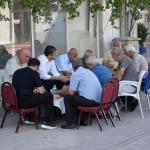 ADIYAMAN (PHA) - Adıyaman Belediye Başkanı Abdurrahman Tutdere, sabah saatlerinde Erdem Caddesi’ndek esnafla bir araya gelerek kahvaltı yaptı, esnafın ihtiyaçlarını dinledi.