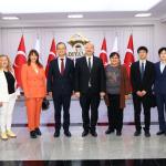ADIYAMAN (PERRE) - Şeriban ÖZÇAKMAK - Bir dizi temas ve incelemelerde bulunmak üzere Adıyaman'a gelen Çin Halk Cumhuriyeti Ankara Büyükelçisi Jiang Xuebin ve beraberindeki heyet, Adıyaman Valisi Abdullah Küçük'ü ziyaret...