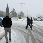 ADIYAMAN (PERRE) - Şeriban ÖZÇAKMAK - Adıyaman'da gece saatlerinden itibaren etkisini artıran yoğun kar yağışı kenti beyaza bürürken, ulaşımda aksamalar yaşandı.