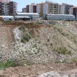 ADIYAMAN (PERRE) - Şeriban ÖZÇAKMAK-Berfin GÜRBÜZ - Adıyaman'ın Alitaşı Mahallesi'nde bulunan tarihi Çırçır Deresi çevresinde yaşayan vatandaşlar ve mahalle muhtarlığı, bölgede yıllardır devam eden çevre kirliliği, moloz...