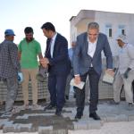 ADIYAMAN (PHA) - Şeriban ÖZÇAKMAK – Kahta İlçe Kaymakamı Muhammed Üsame Soysal ve İl Genel Meclisi Başkanı Mehmet Can Erdoğan yapımı devam eden köy içi kilitli parke döşeme çalışmalarını yerinde incelemek üzere Kahta İlç...