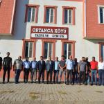 ADIYAMAN (PHA) - Şeriban ÖZÇAKMAK – Kahta İlçe Kaymakamı Muhammed Üsame Soysal ve İl Genel Meclisi Başkanı Mehmet Can Erdoğan yapımı devam eden köy içi kilitli parke döşeme çalışmalarını yerinde incelemek üzere Kahta İlç...