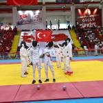 ADIYAMAN (PERRE) - Sibel TURAN-Adıyaman'da Yenimahalle kapalı spor salonunda 19 Mayıs Atatürk'ü Anma, Gençlik ve Spor Bayramı kapsamında kutlama programı düzenlendi.