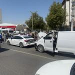ADIYAMAN (PHA) - Rojin SÜNGÜ – Adıyaman’da, minibüs ile otomobilin çarpışması sonucu yaralanan 1 kişi tedavi altına alındı.