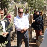 ŞANLIURFA (PHA) - Şanlıurfa’da, kaza yapan araçtaki yaralılara yardım ederken kaza mahalline dalan otobüsün çarpması sonucu hayatını kaybeden İhlas Haber Ajansı Muhabiri Muhammet Abdulkadir Esen, mezarı başında anıldı.