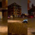 ADIYAMAN (PERRE) - Şeriban ÖZÇAKMAK - Adıyaman'da akşam saatlerinde etkili olan sağanak yağış, cadde ve sokakları suyla kapladı.