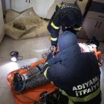 ADIYAMAN (PERRE) - Şeriban ÖZÇAKMAK -  Adıyaman'da bodrum katı su basan binada mahsur kalan fiziksel engelli Müşerref Yaşar, itfaiye ekiplerinin halat ve sedye desteğiyle gerçekleştirdiği operasyonla güvenli şekilde tahl...