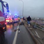 KAHRAMANMARAŞ (PERRE) - Murat KAYIŞ - Kahramanmaraş'ın Onikişubat ilçesinde sağanak yağışın ardından kayganlaşan yolda meydana gelen zincirleme trafik kazasında 9 araç birbirine girdi.