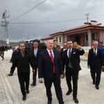 ADIYAMAN (PERRE) - Sibel TURAN-Adıyaman Valisi Abdullah Küçük Çelikhan ilçesinde yapımı devam eden köy evlerinde incelemelerde bulundu.
