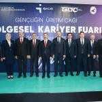 VAN (PERRE) - Şeriban ÖZÇAKMAK - Çalışma ve Sosyal Güvenlik Bakan Yardımcısı Ahmet Aydın, Van'da düzenlenen Bölgesel Kariyer Fuarı'nda gençlerle bir araya geldi.