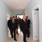 ADIYAMAN (PERRE) - Sibel TURAN-Adıyaman Valisi Abdullah Küçük Çelikhan ilçesinde yapımı devam eden köy evlerinde incelemelerde bulundu.