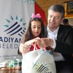 ADIYAMAN (PERRE) - (Şeriban ÖZÇAKMAK) - Adıyaman Belediye Başkanı Avukat Abdurrahman Tutdere, Kurban Bayramı dolayısıyla Altınşehir Mahallesi'nde bulunan Belediye Sosyal Tesisleri'nde vatandaşlarla bayramlaştı.